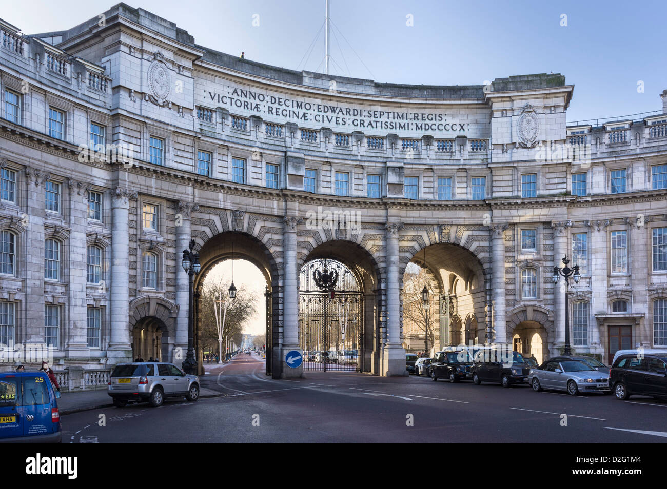 L'Admiralty Arch, à bas le Mall, Londres, Angleterre, Royaume-Uni en fin d'après-midi Banque D'Images