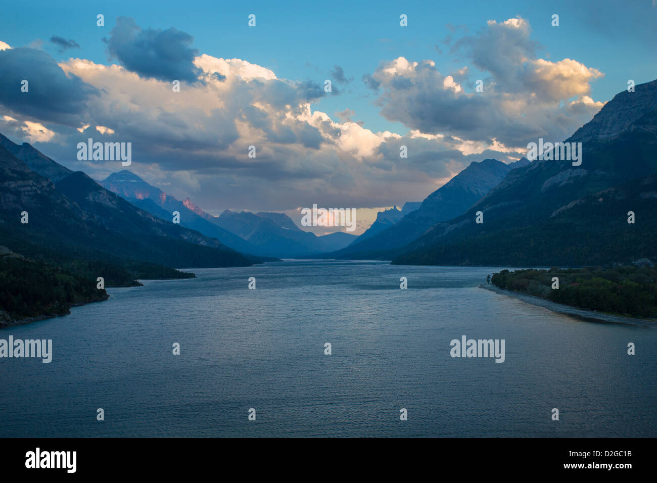 Le lac Waterton Supérieur à Waterton Lakes National Park en Alberta Canada Banque D'Images