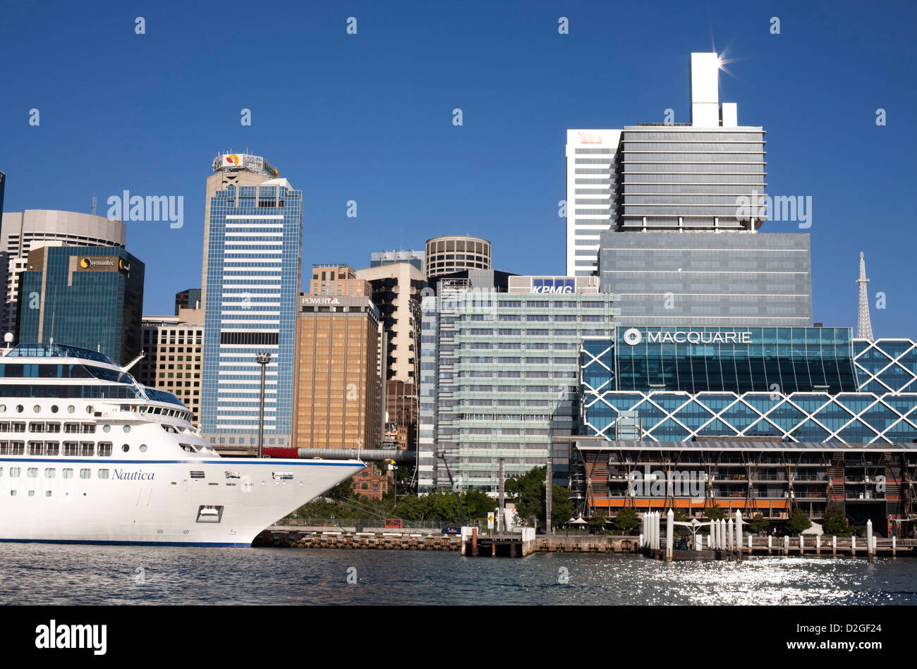 L'Oceania Nautica bateau de croisière à quai 8 Quai de Darling Harbour à Sydney Australie Banque D'Images