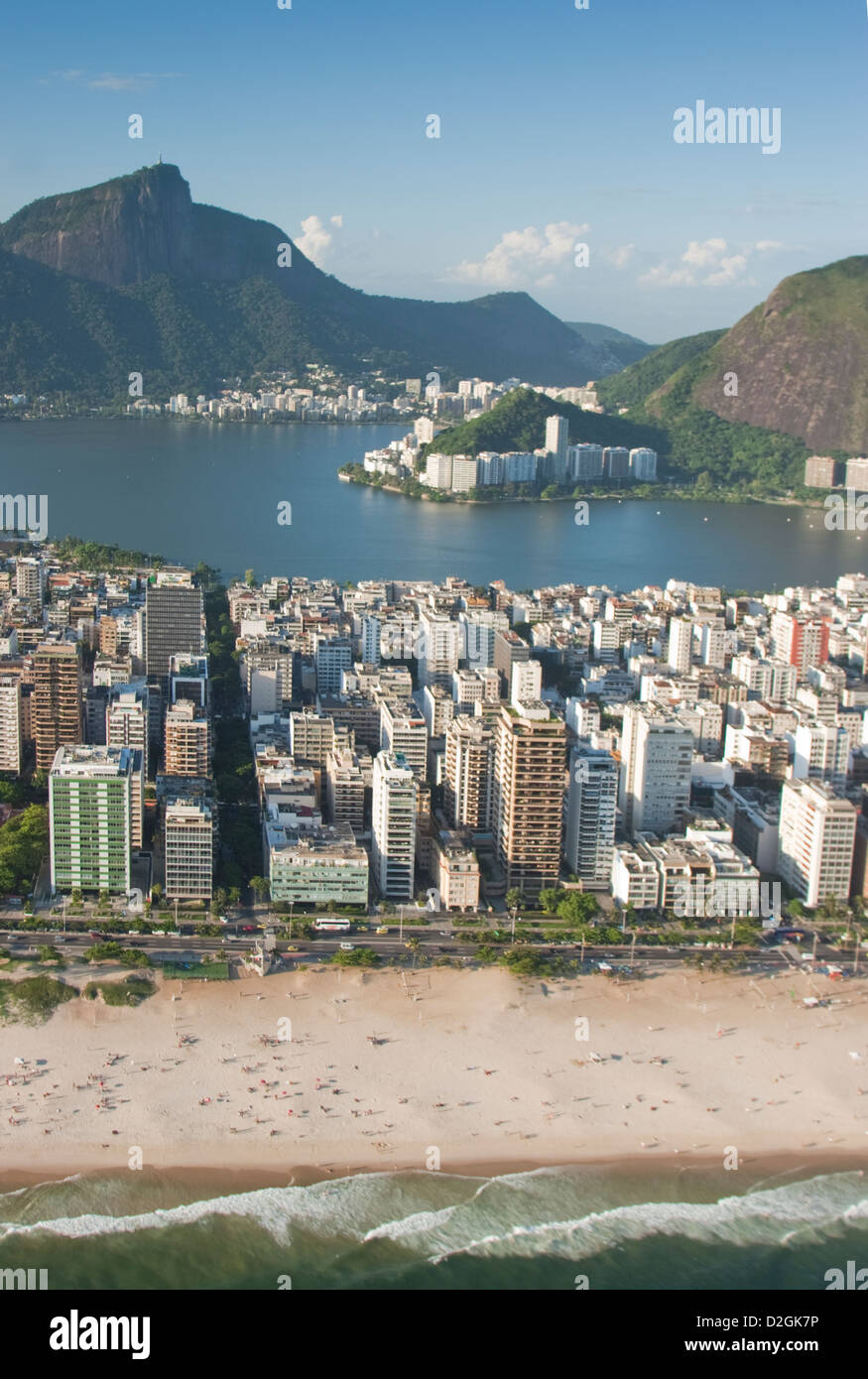 Vue aérienne de la plage d'Ipanema et Rodrigo da Freitas lagoon Banque D'Images
