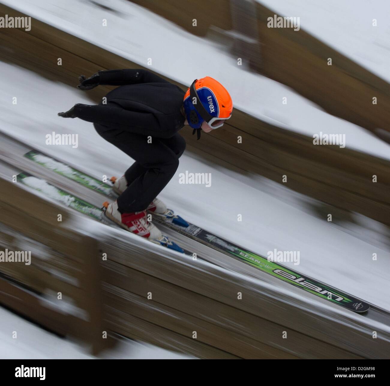 Dix-année-vieux skis Adrian le saut à ski Hill de l'hiver sports club 1923 à Bad Freienwalde, Allemagne, 23 janvier 2013. C'est la plus au nord de l'Allemagne saut à ski hill. Photo : Patrick Pleul Banque D'Images