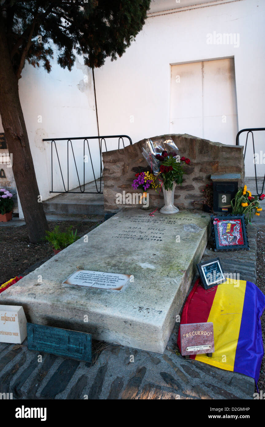 La tombe d'Antonio Machado et sa mère dans le cimetière de Collioure dans le sud de la France. Banque D'Images