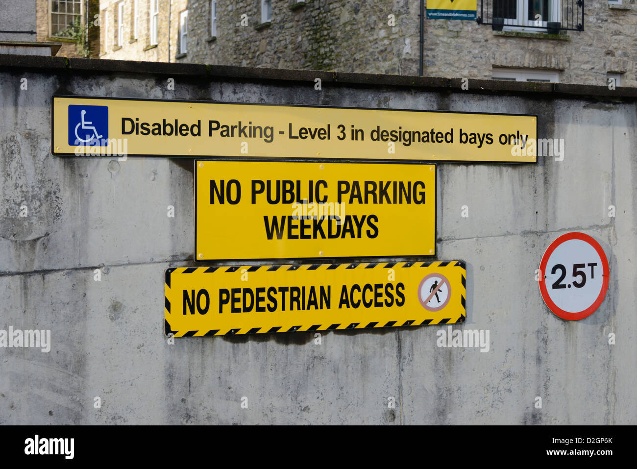 Parking voiture avis importants. South Lakeland House, Kendal, Cumbria, Angleterre, Royaume-Uni, Europe. Banque D'Images