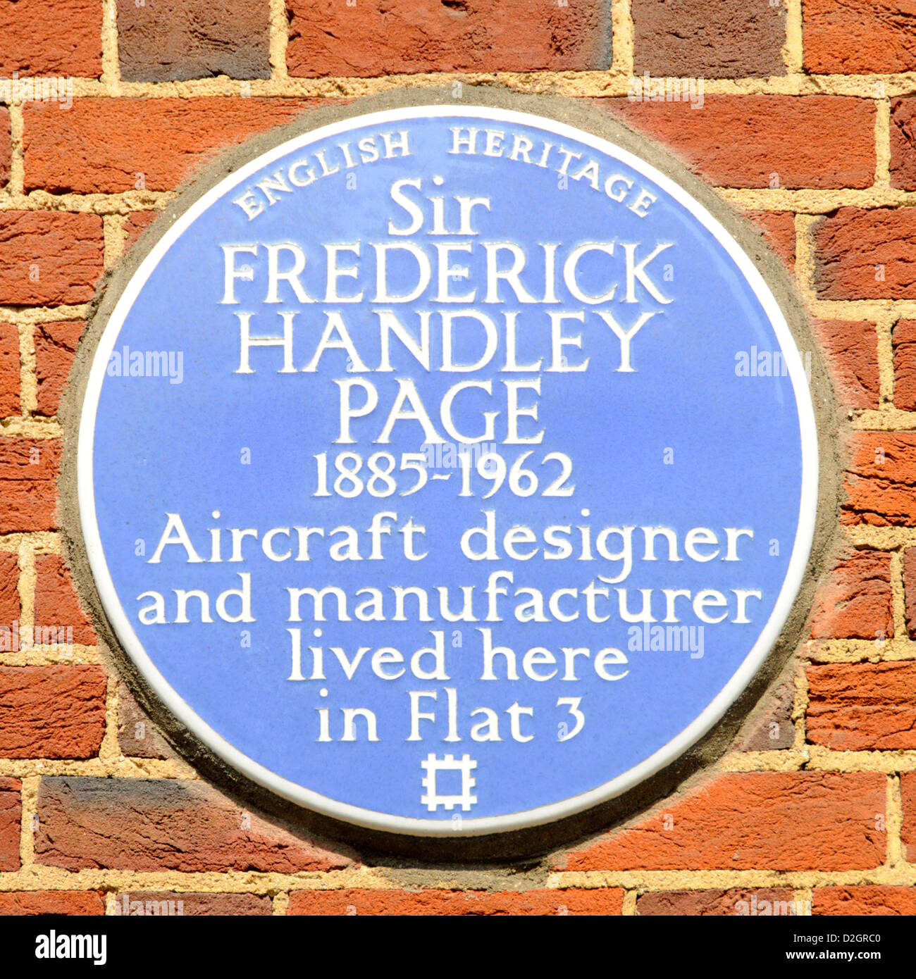 Blue plaque sur mur de brique se souvenir de Sir Frederick Handley Page Concepteur d'avions qui ont vécu dans cette propriété 18 Grosvenor Square Londres Angleterre Royaume-uni Banque D'Images