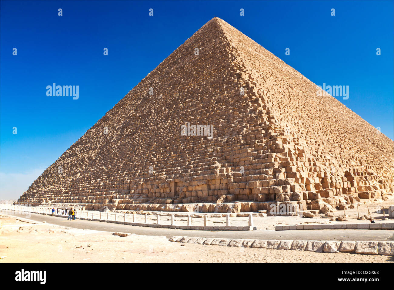 Grande Pyramide, pyramide de Chéops ou Khéops, la plus ancienne et la plus grande des trois pyramides de Gizeh dans la nécropole près du Caire, Égypte. Banque D'Images