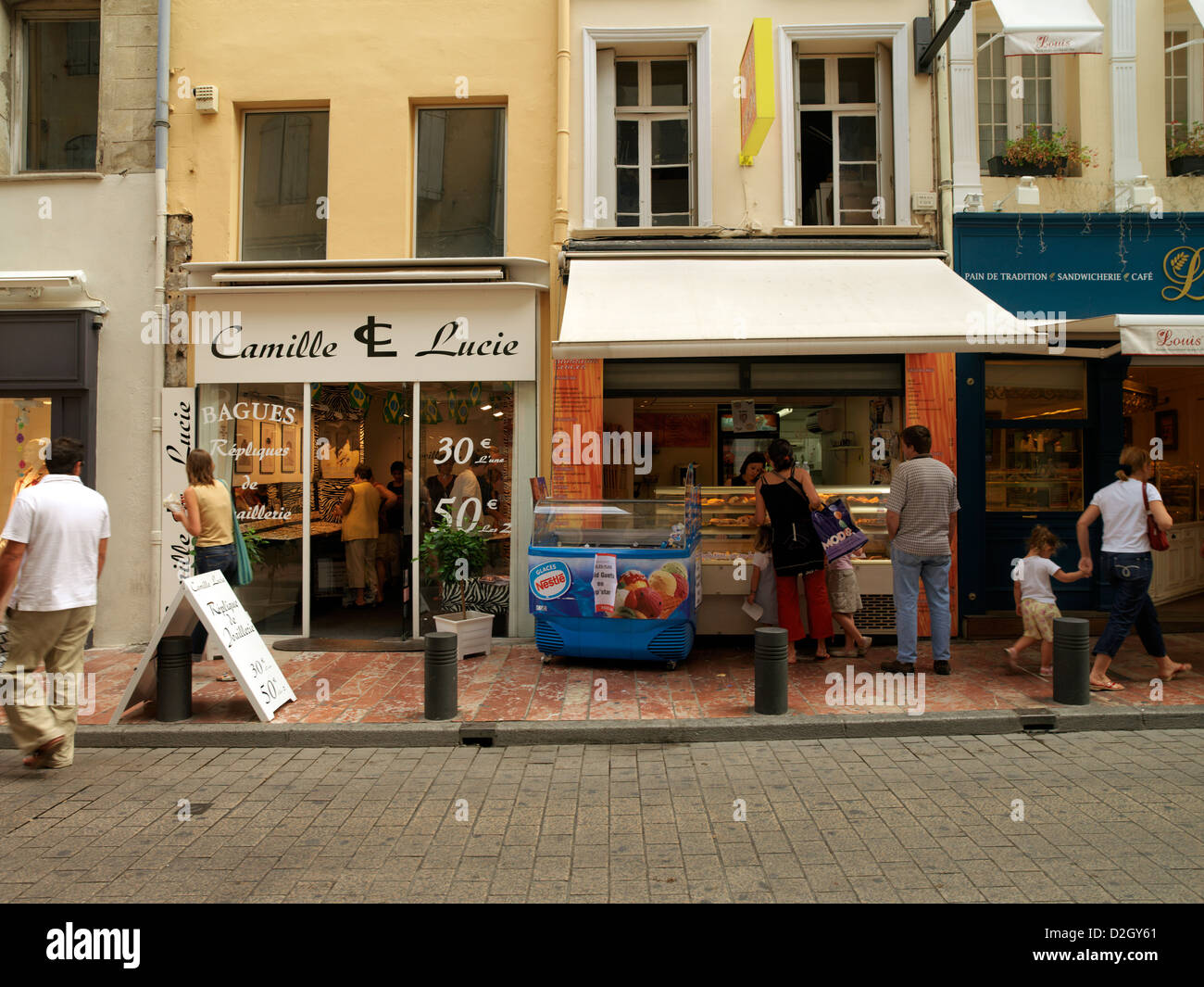 Perpignan France Shopping Street et Patisserie Banque D'Images