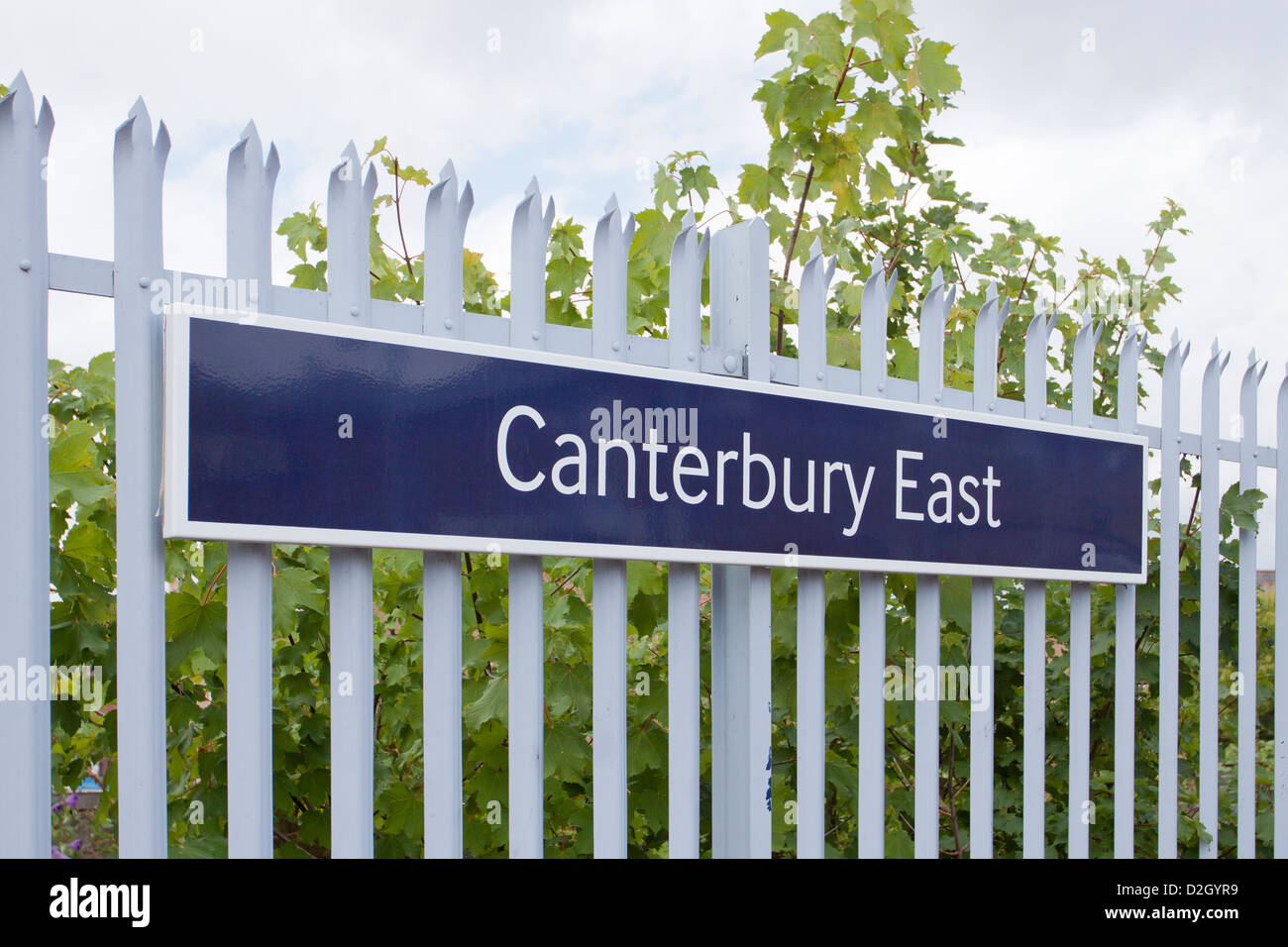 La gare de Canterbury East plate-forme des signes Banque D'Images