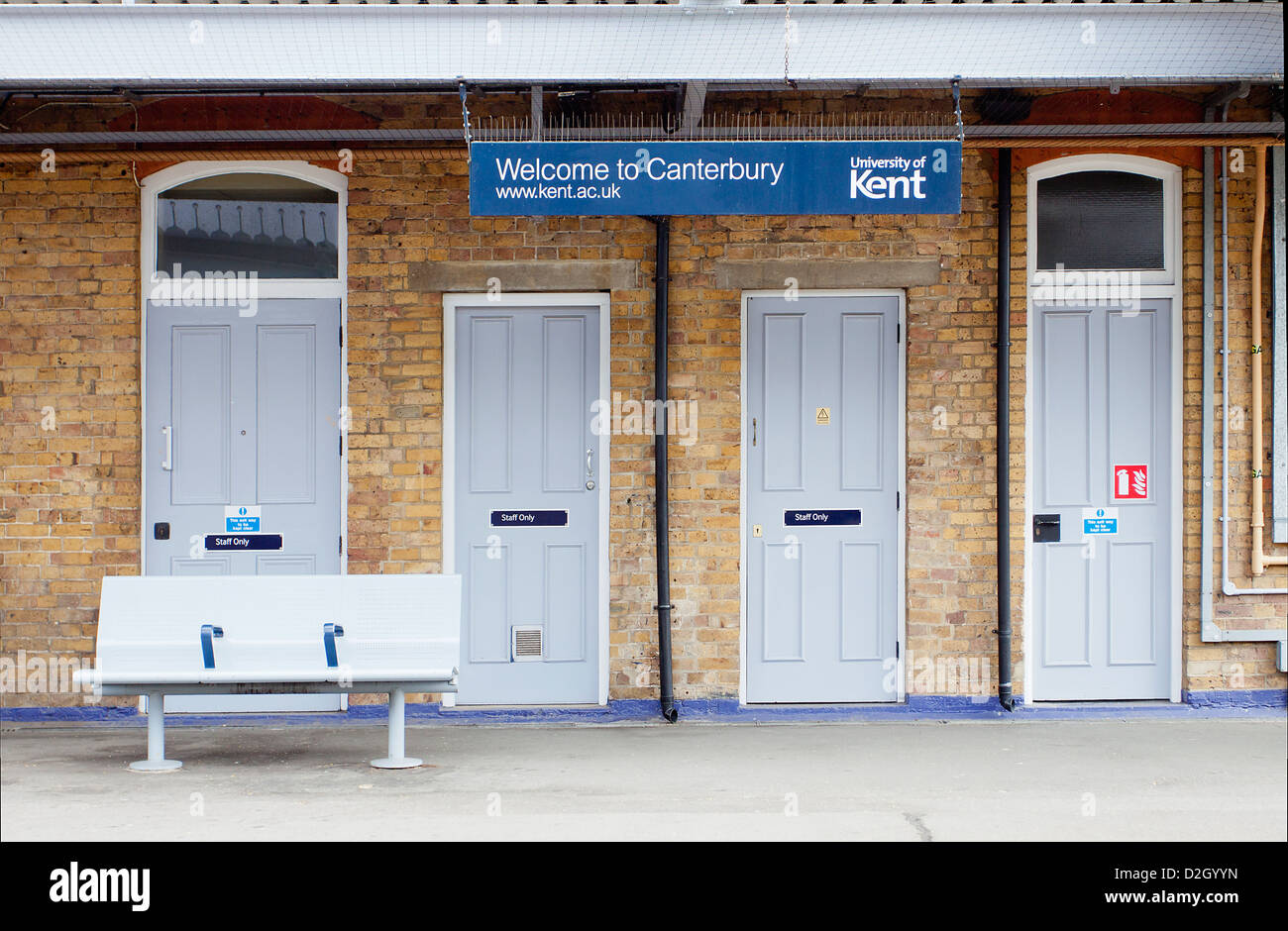 La gare de Canterbury East plate-forme des signes Banque D'Images