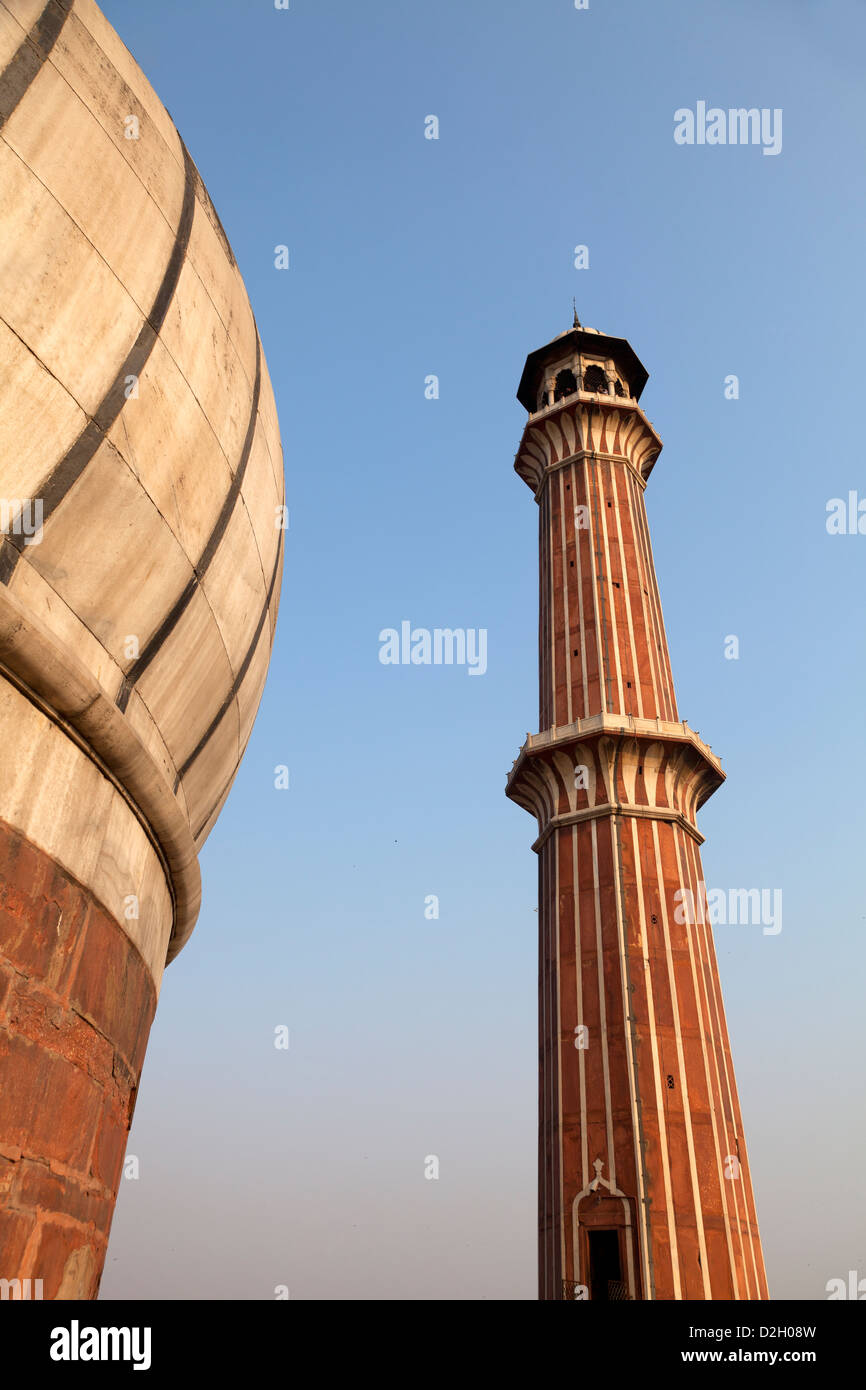Les minarets de la mosquée Jama Masjid dans la lumière du soir, Delhi, Inde Banque D'Images