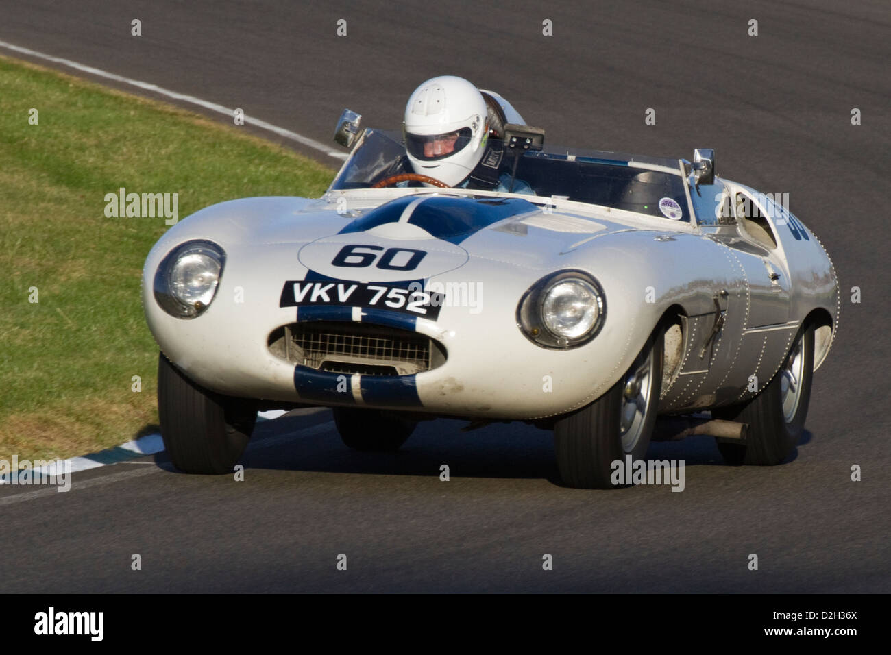 Briggs Cunningham de l'équipe Jaguar E2A Prototype que Dan Gurney et Walt Hansgen couru à la 1960 Le Mans 24 Heures course d'endurance. Banque D'Images