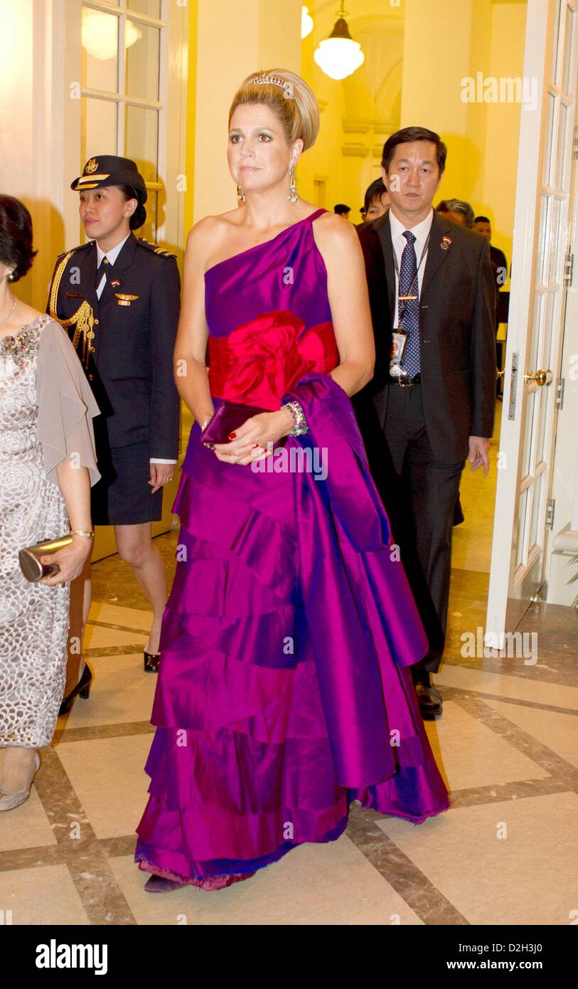 Singapour. 24 janvier 2013. La princesse maxima des Pays-Bas arrive pour le banquet officiel de l'État offert par le président de Singapour à 31514 Palace à Singapour, 24 janvier 2013. Les Royals néerlandais sont sur une visite d'Etat de deux jours à Singapour. Photo : Albert Nieboer /PRE/Pays-Bas/ Alamy Live News Banque D'Images