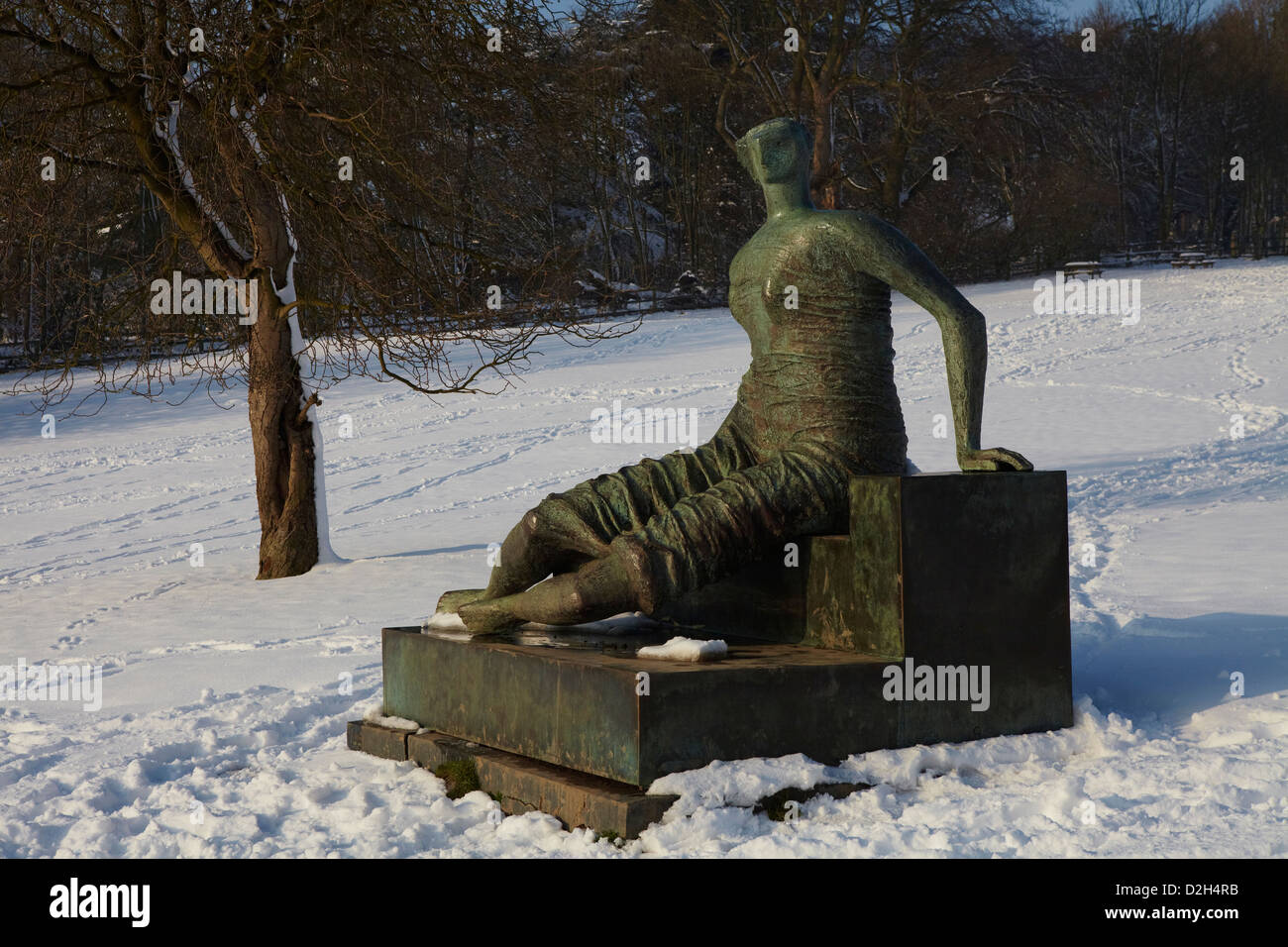 YORKSHIRE SCULPTURE PARK HIVER NEIGE HENRY MOORE Banque D'Images