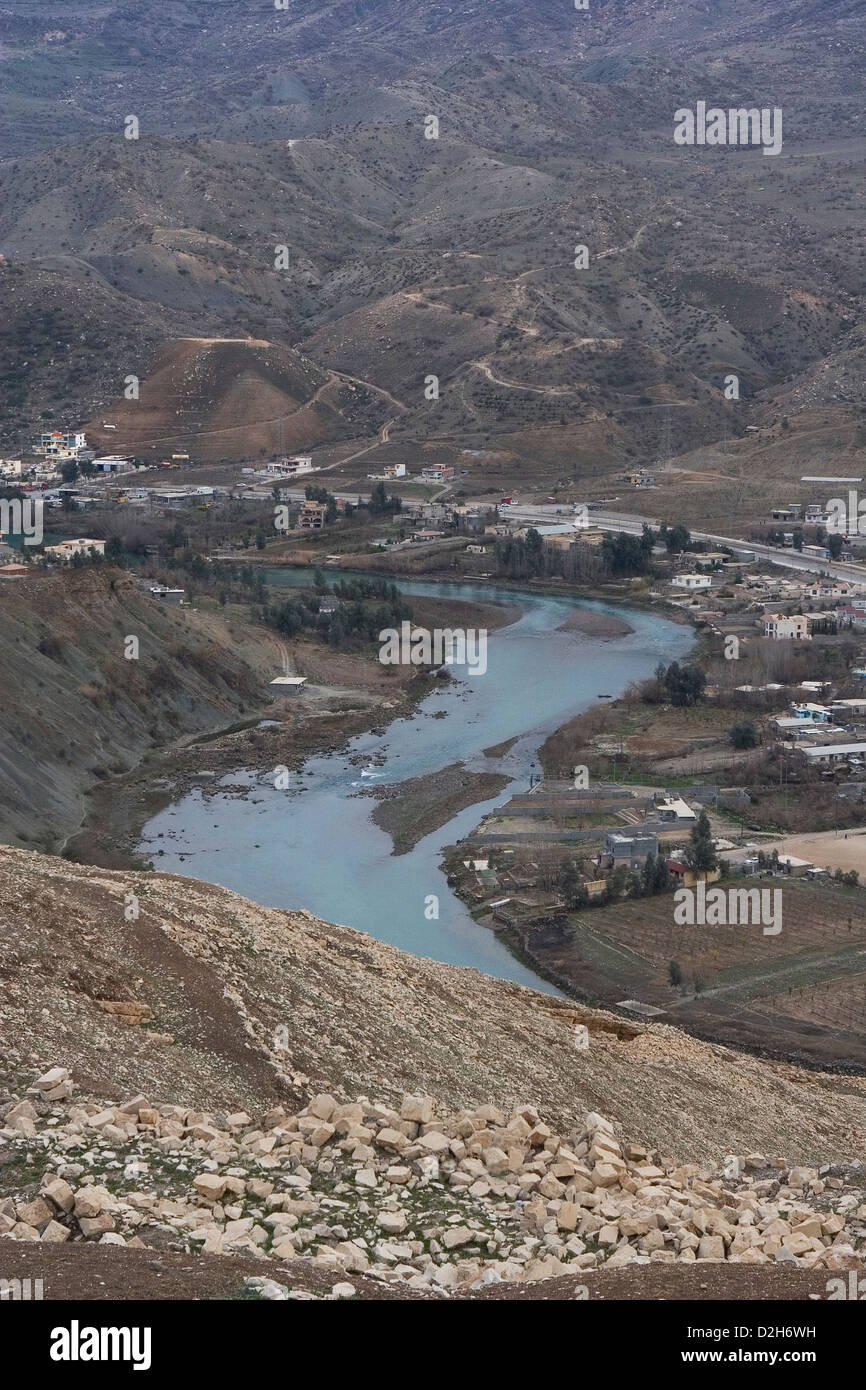 Rivière de Dokan et de la ville. Une de vacances et de la zone touristique, le Kurdistan irakien, au nord de l'Iraq, Banque D'Images