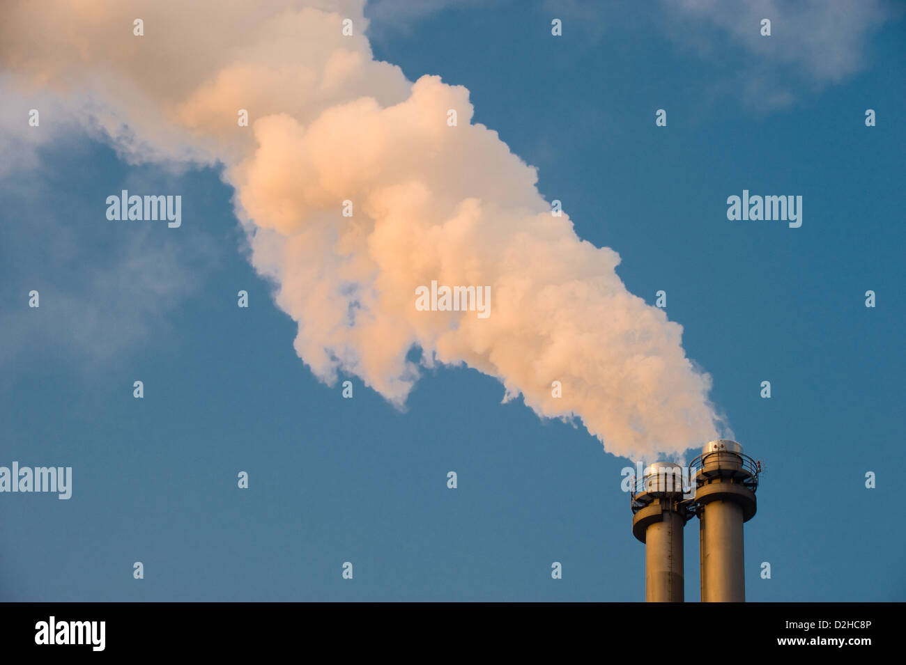 Berlin, Allemagne, l'énergie thermique cheminées Banque D'Images