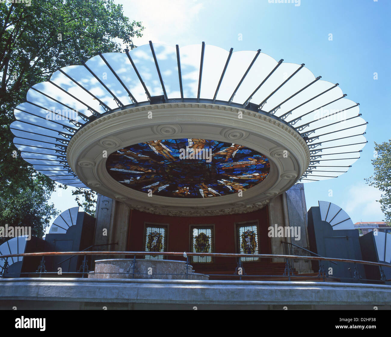L'Art nouveau : Kiosque à Musique (pavillon de musique) par la rivière Nervión, Bilbao, Biscaye Province, Pays Basque, Espagne Banque D'Images