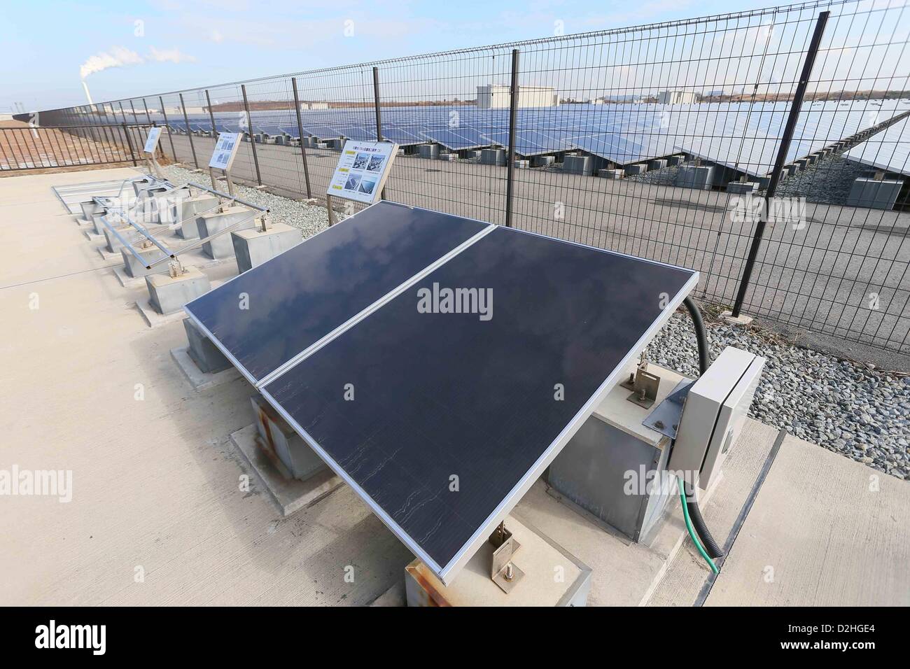 Centrale solaire de Sakai, le 24 janvier 2013 - Actualités : Sakai Installation solaire à Osaka, Japon. (Photo par Akihiro Sugimoto/AFLO) Banque D'Images