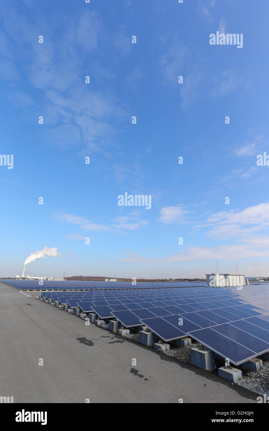 Centrale solaire de Sakai, le 24 janvier 2013 - Actualités : Sakai Installation solaire à Osaka, Japon. (Photo par Akihiro Sugimoto/AFLO) Banque D'Images