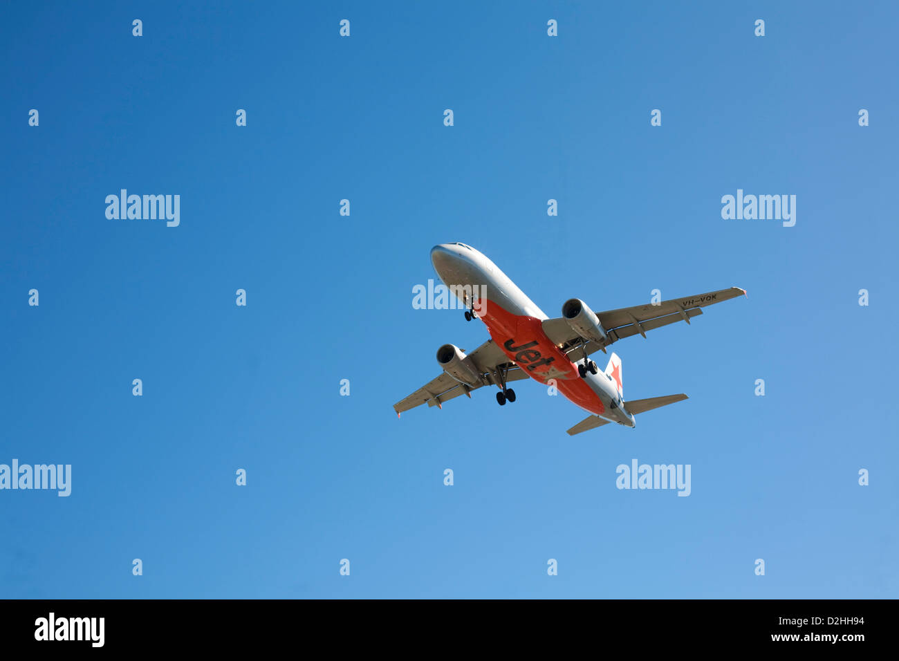 Jetstar Airways Airbus A320-232 VH VQK en approche finale à l'aéroport de Sydney Australie Mascotte Banque D'Images