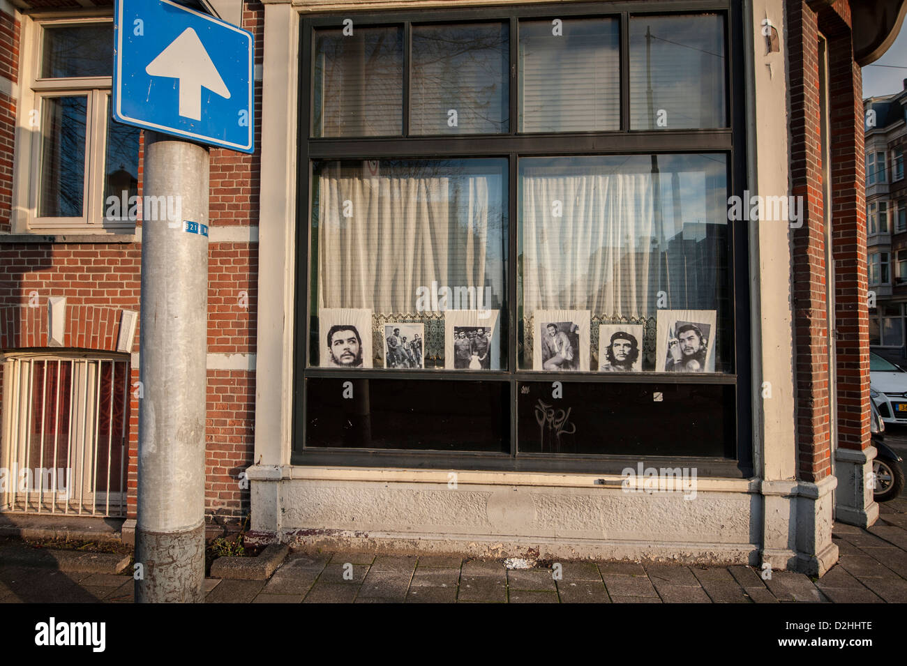 Pays-bas, Amsterdam, de Jordaan ancien p.c. photos de Che derrière la fenêtre. Kees Metselaar Photo Banque D'Images Pays-bas, Amsterdam, de Jordaan ancien p.c. photos de Che derrière la fenêtre. Kees Metselaar Photo Banque D'Images