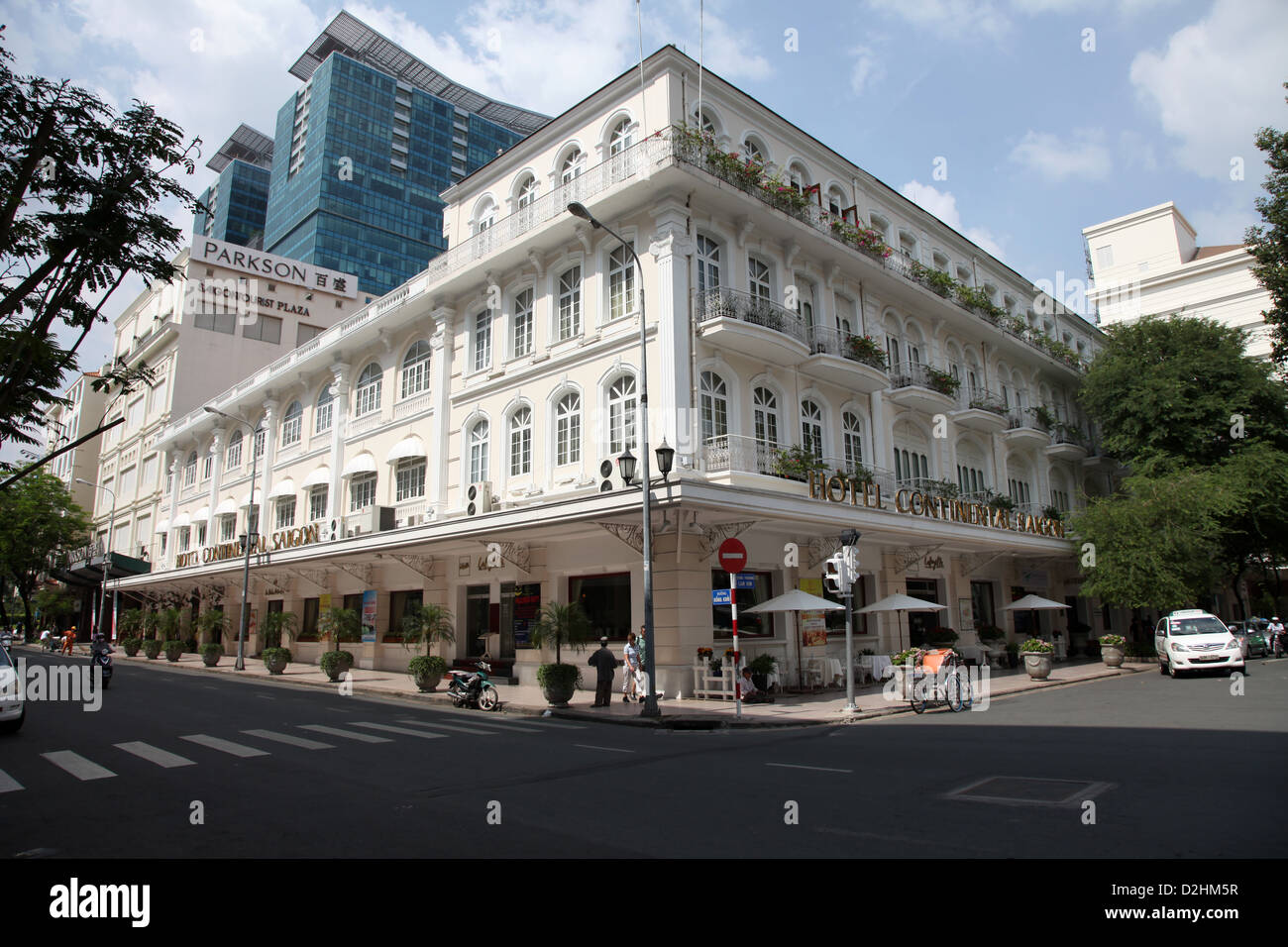 C'est une photo de Ho Chi Min Ville ou Saigon au Vietnam. Nous pouvons voir des bâtiments de style colonial comme des hôtels ou de musée ou de théâtre. Banque D'Images