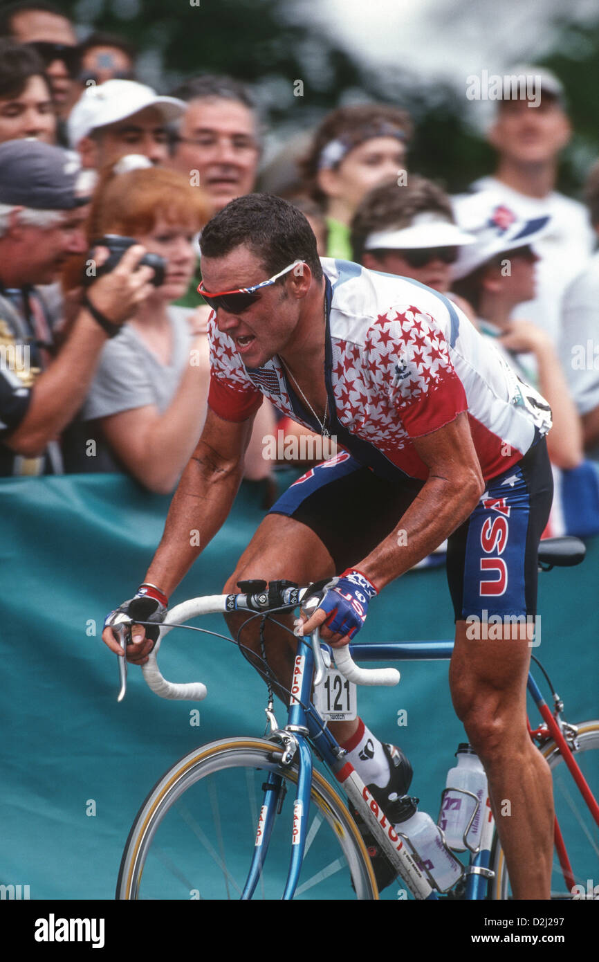 Lance Armstrong en competition dans la course sur route a velo a l ete 1996 Jeux Olympiques Photo Stock Alamy