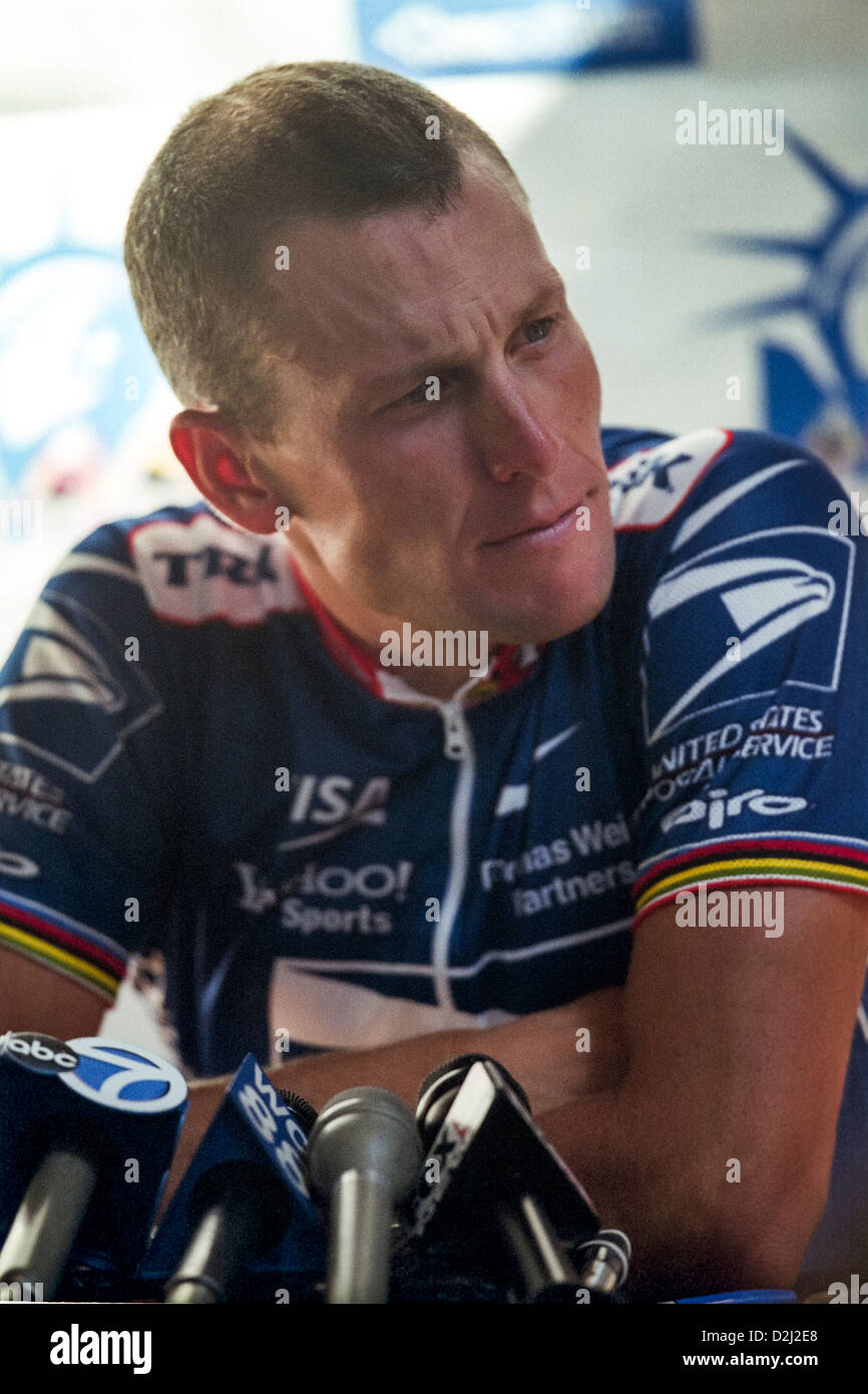 Lance Armstrong en compétition pour l'équipe US Postal Service au 2002 New York City Vélo championnats. Banque D'Images