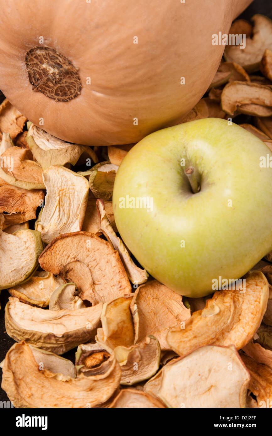 Tranches de pommes séchées des saveurs de pomme et de citrouille Banque D'Images