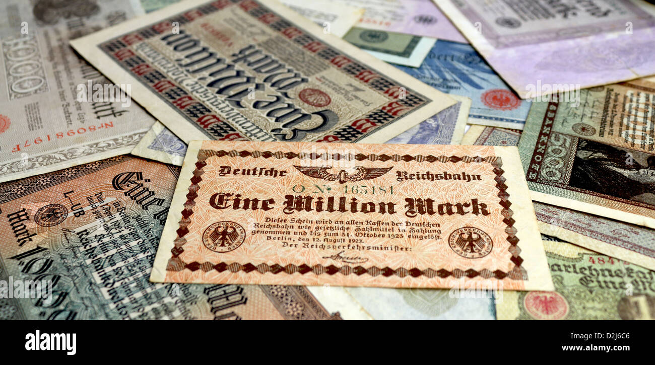 Plusieurs millions de reichsmark, une ancienne monnaie désormais obsolète utilisé entre 1924 et 1948 en Allemagne. Banque D'Images