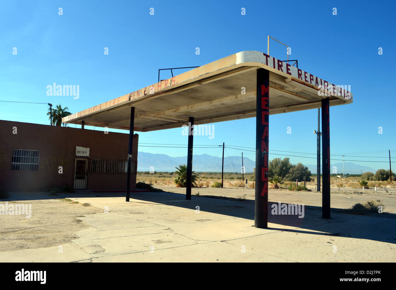 Réparation de pneu 24h/24 magasin à la Salton Sea, en Californie. Banque D'Images
