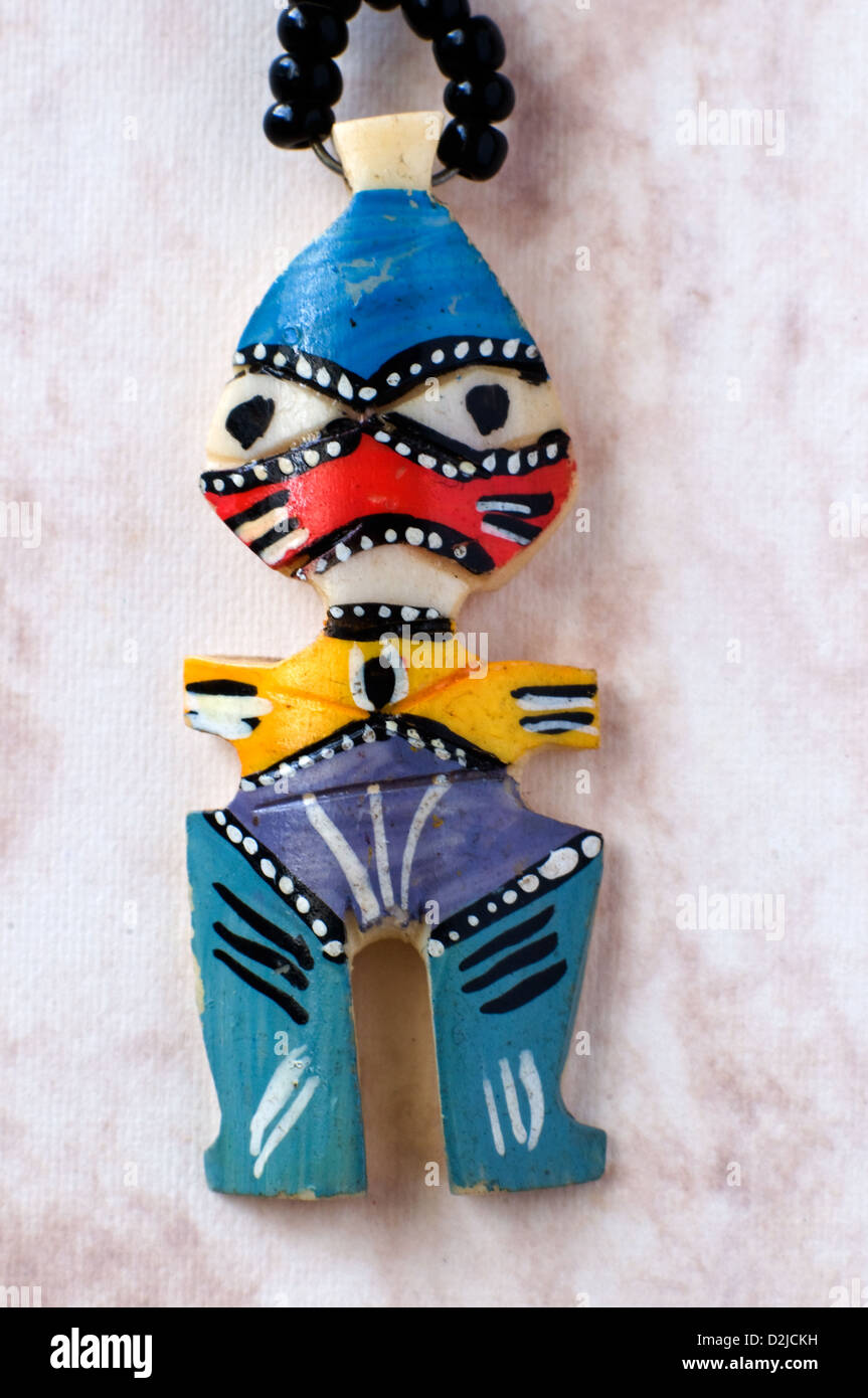 Pendentif figure tribales africaines colorées Banque D'Images