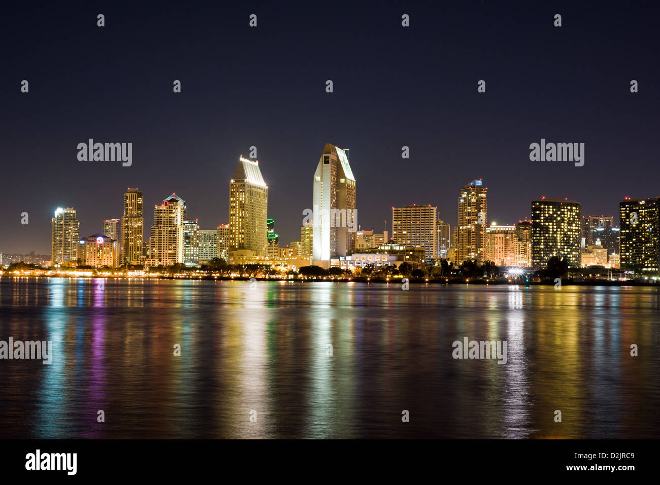 San Diego skyline at night, vus de Coronado Island Banque D'Images