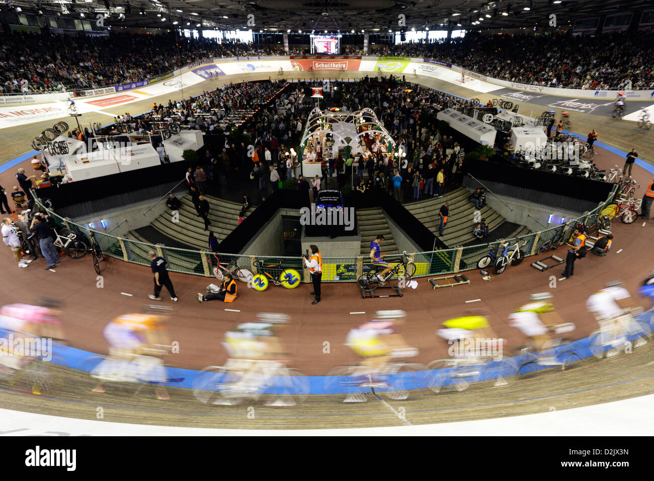 Berlin, Allemagne, la 99e six jours cyclistes au vélodrome Banque D'Images