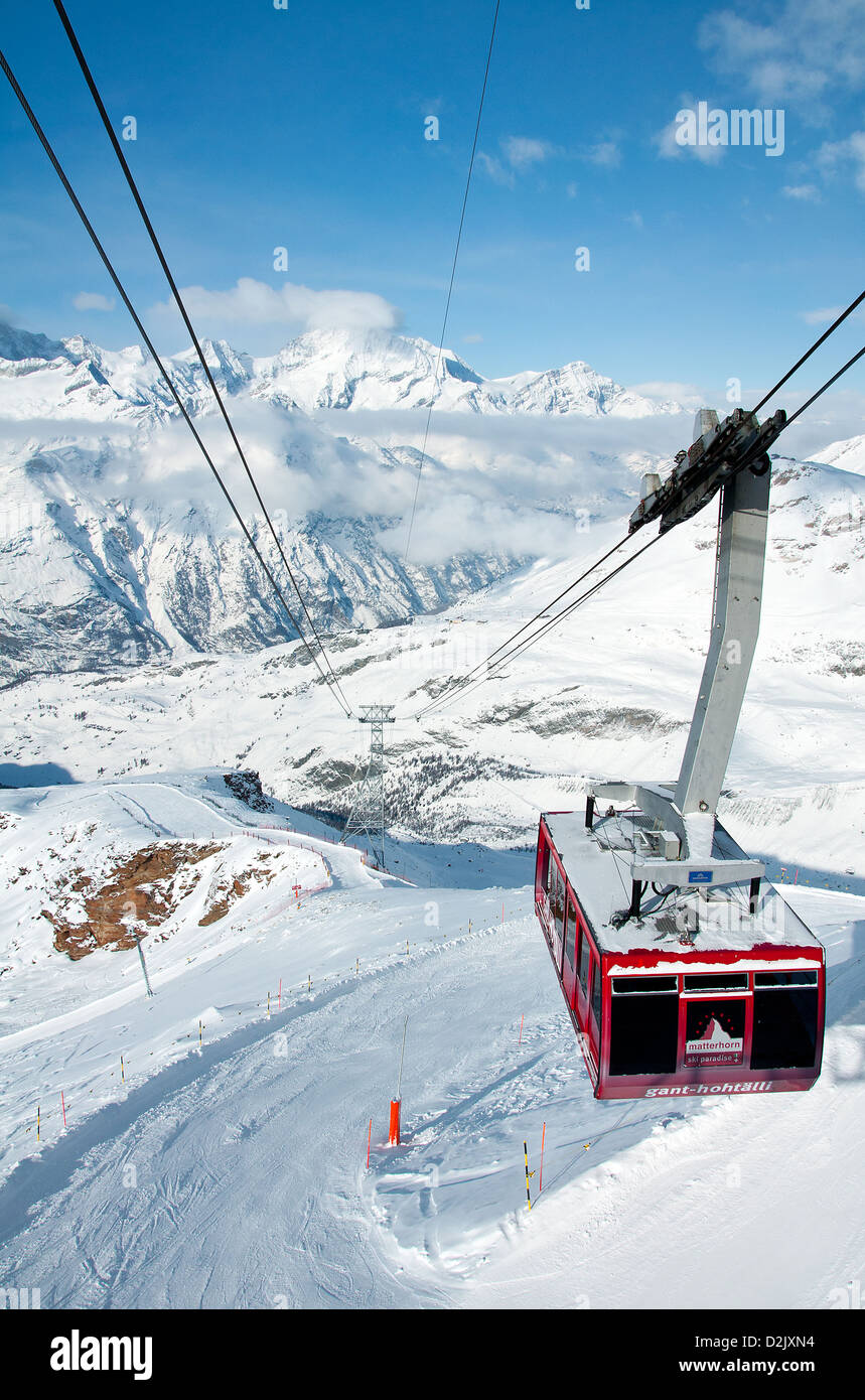 Cable car dans les Alpes suisses Banque D'Images