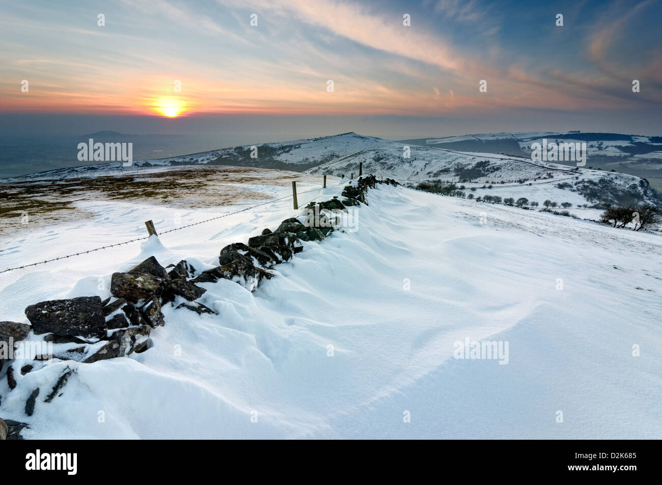 La neige et l'hiver sur les collines de Mendip au coucher du soleil, North Somerset, Royaume-Uni Banque D'Images