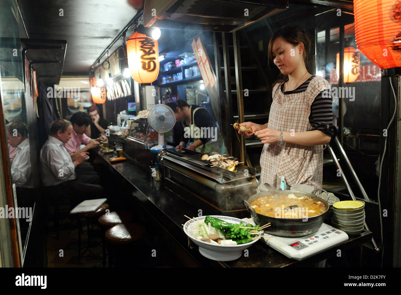 Tokyo, Japon, people in a restaurant Banque D'Images