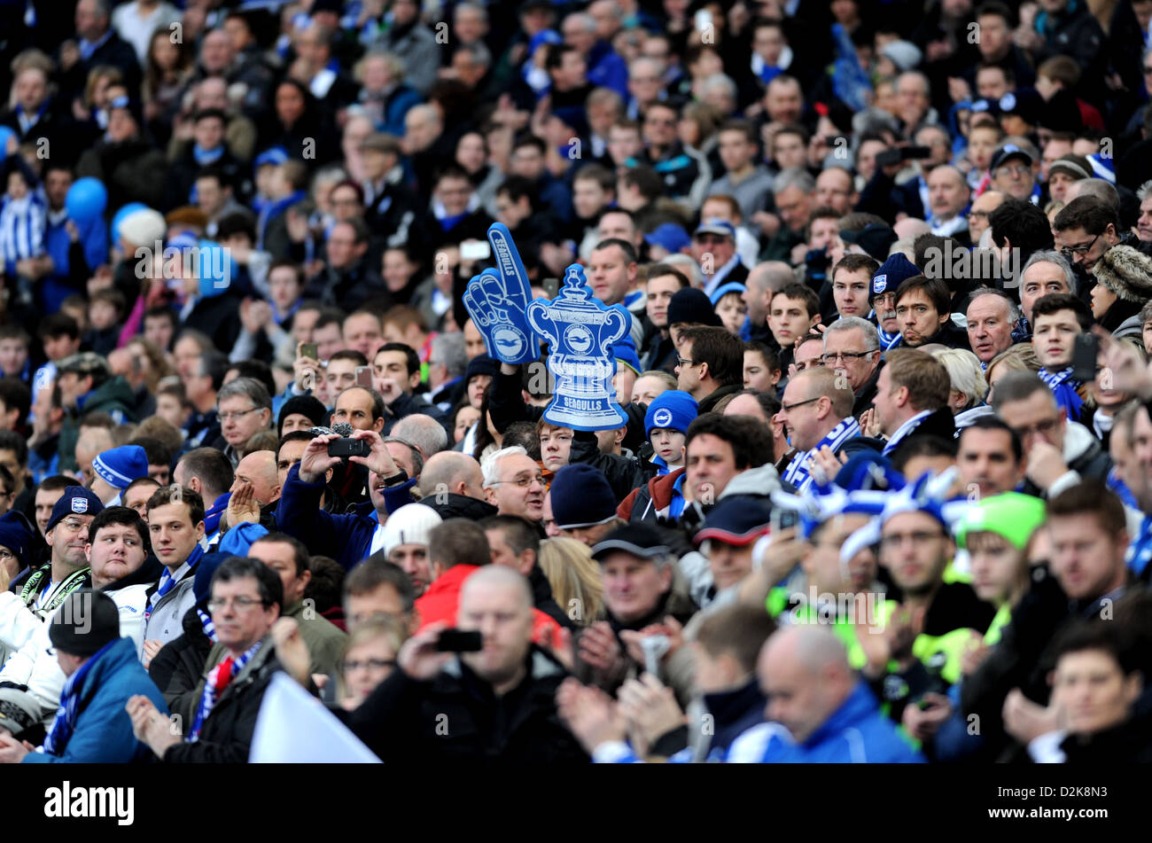 Les amateurs de football du Brighton et Hove Albion v Arsenal en FA Cup Quatrième ronde match à l'Amex Banque D'Images