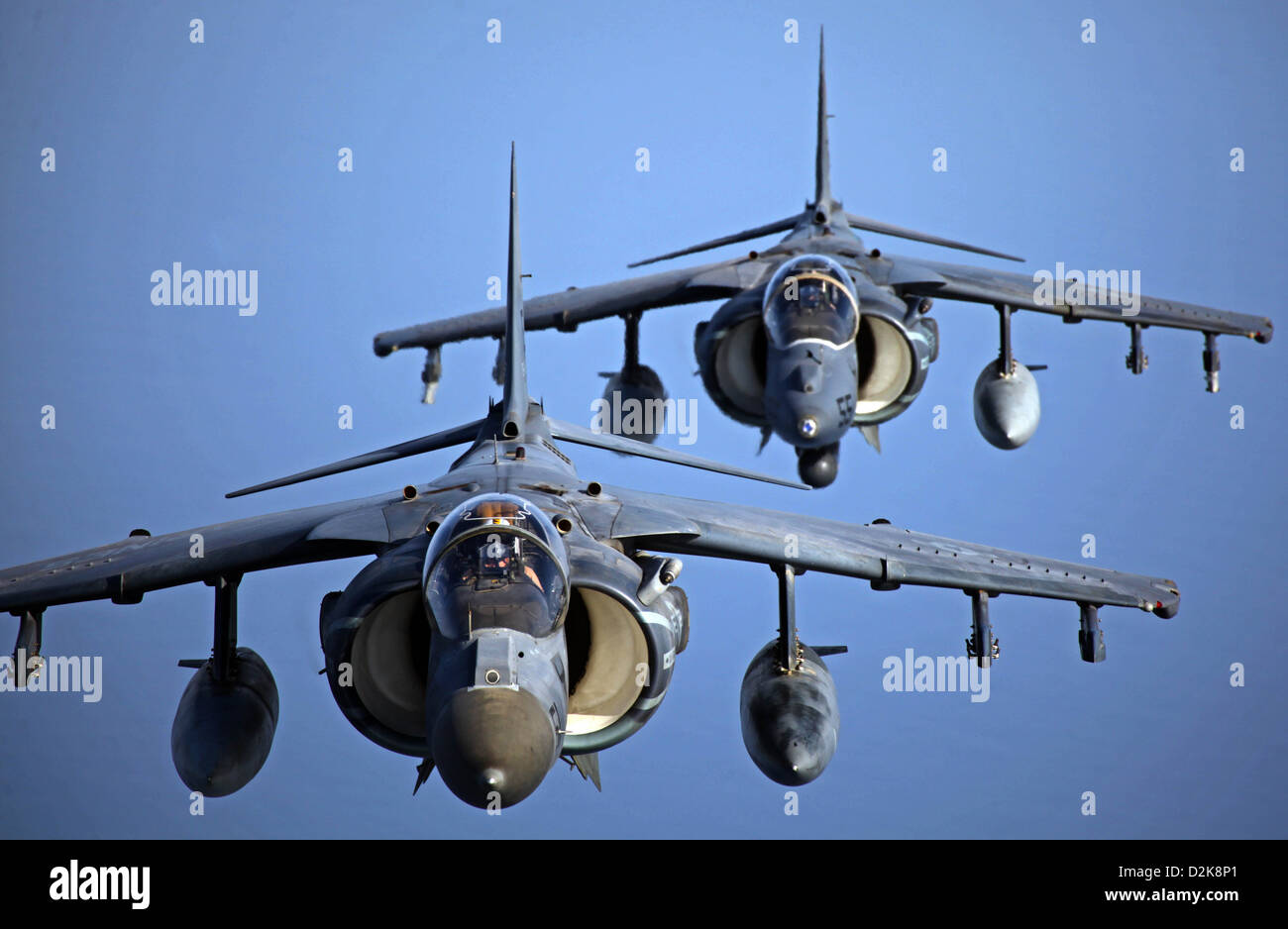 Deux AV-8 Harrier voler en formation après avoir effectué les opérations de formation de ravitaillement en vol le 23 septembre 2012. Banque D'Images