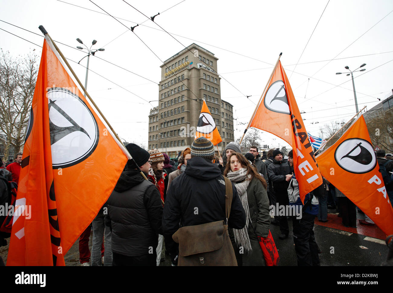 Dresde, Allemagne, les partisans du Parti Pirate au point de rencontre central à l'Albert Square Banque D'Images