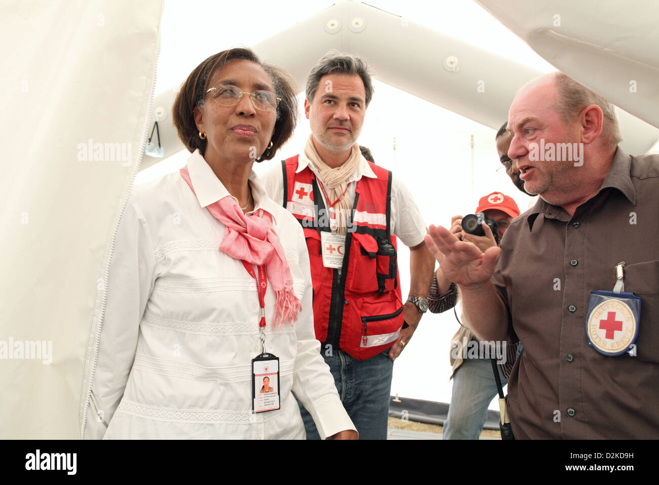 Carrefour, Haïti, parler avec Mme Michaele Gédéon, président de la Croix-Rouge haïtienne Banque D'Images