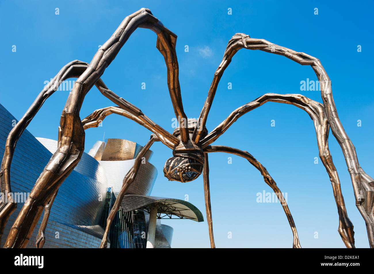 Le Guggenheim, conçu par l'architecte Frank Gehry, canado-américaines et l'Araignée géante sculpture de Louise Bourgeois, Bilbao, Banque D'Images