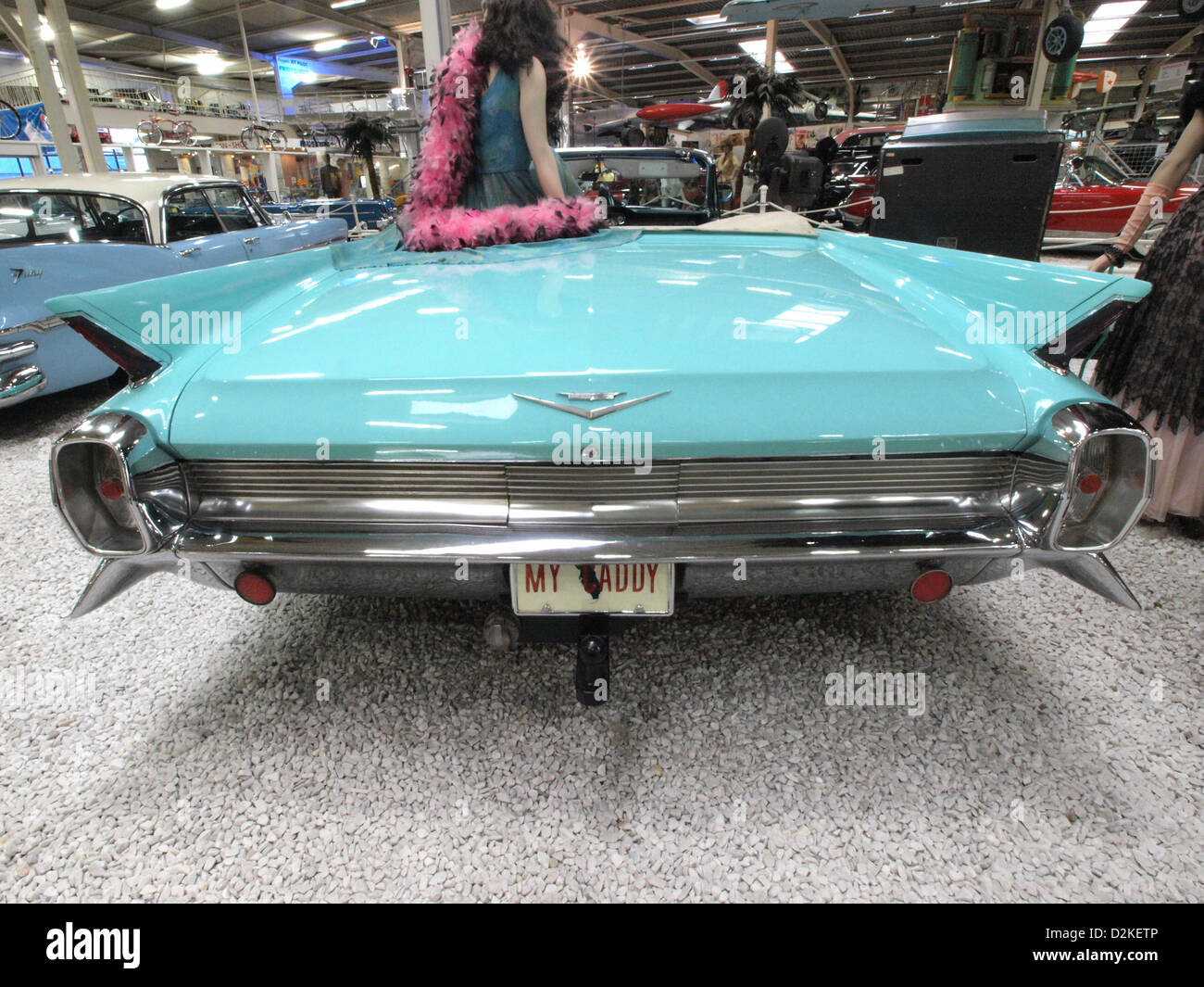 Une voiture classique américaine, représentant le design automobile vintage et un élément clé de l'histoire automobile américaine. Banque D'Images