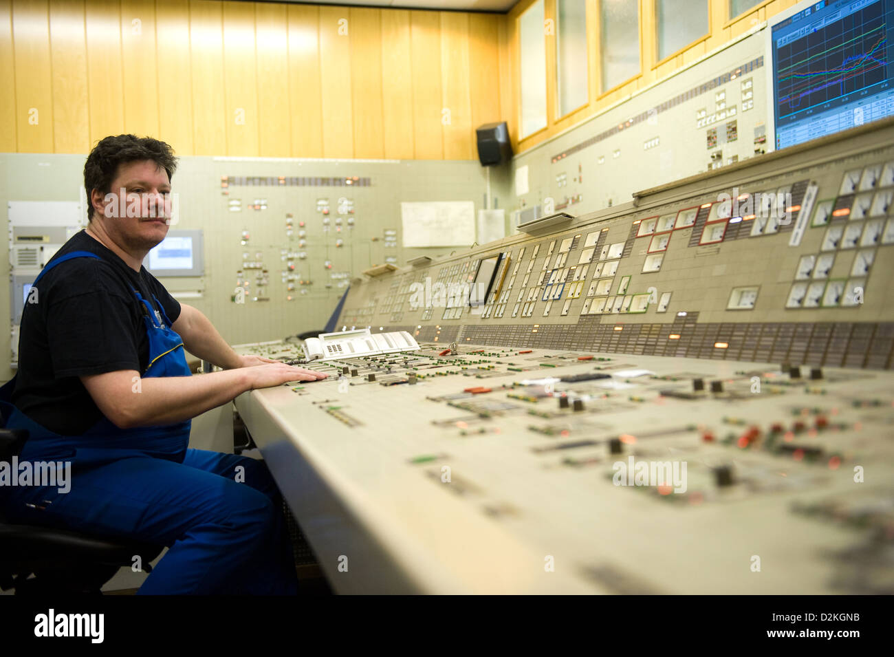 Berlin, Allemagne, les employés d'une centrale électrique est assis à la console Banque D'Images
