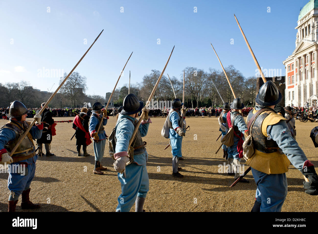 Londres, Royaume-Uni. 27 Jan, 2013. Les membres de la guerre civile anglaise Society se réunissent à Londres la guerre civile anglaise reenactors assister à un service de commémoration de l'exécution du roi Charles I. Photographe : Gordon 1928 Banque D'Images