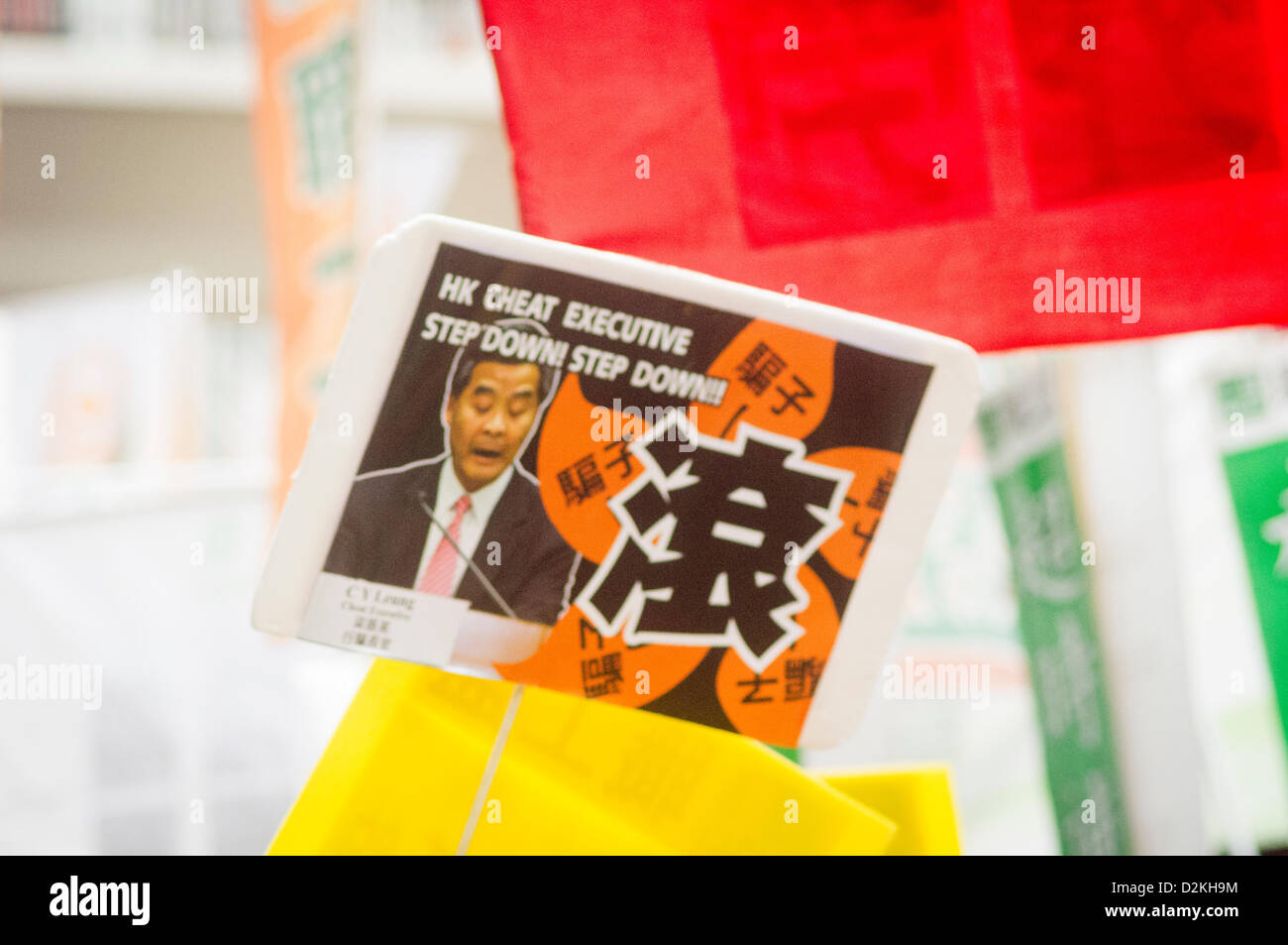 Les gens se rassemblent pour mars pour protester contre le chef de la ville, le dimanche 27 janvier 2013. Hong Kong, Chine. Banque D'Images