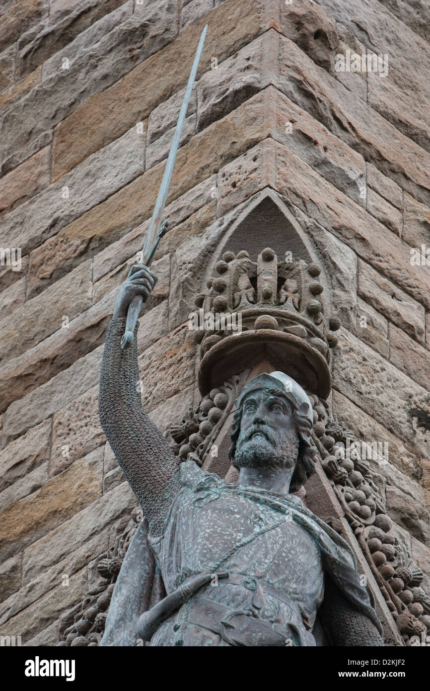 Statue de Sir William Wallace à l'extérieur du Monument Wallace, à Stirling, Ecosse Banque D'Images