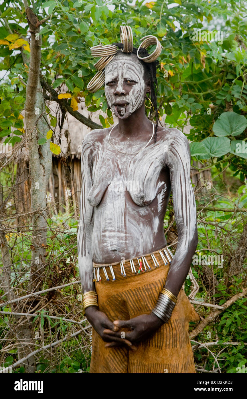 Portrait de personnes âgées femme Mursi-Close up Banque D'Images