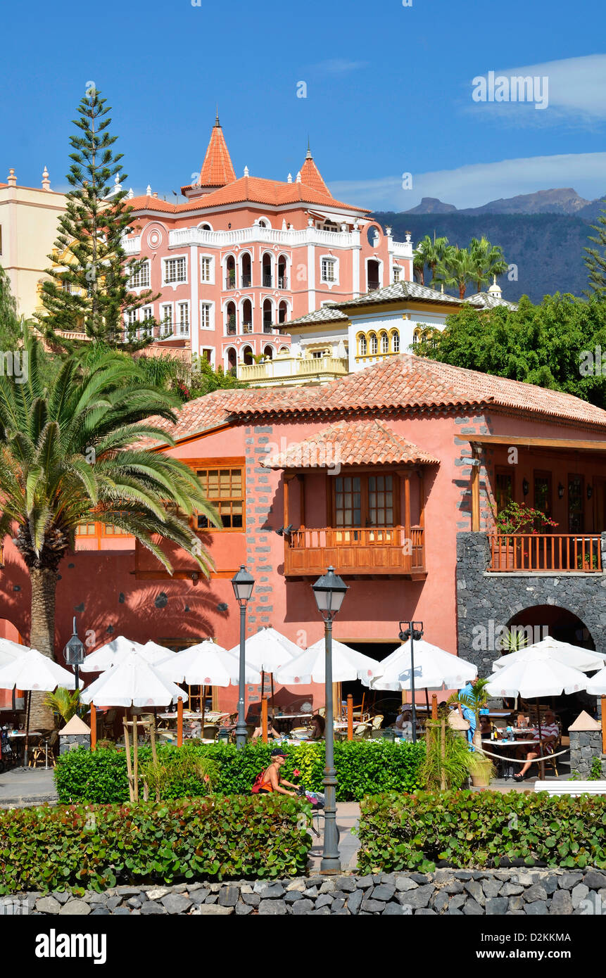 Hôtels et Appartements dans la station de Bahia Del Duque sur la Costa Adeje, Tenerife, Canaries Banque D'Images