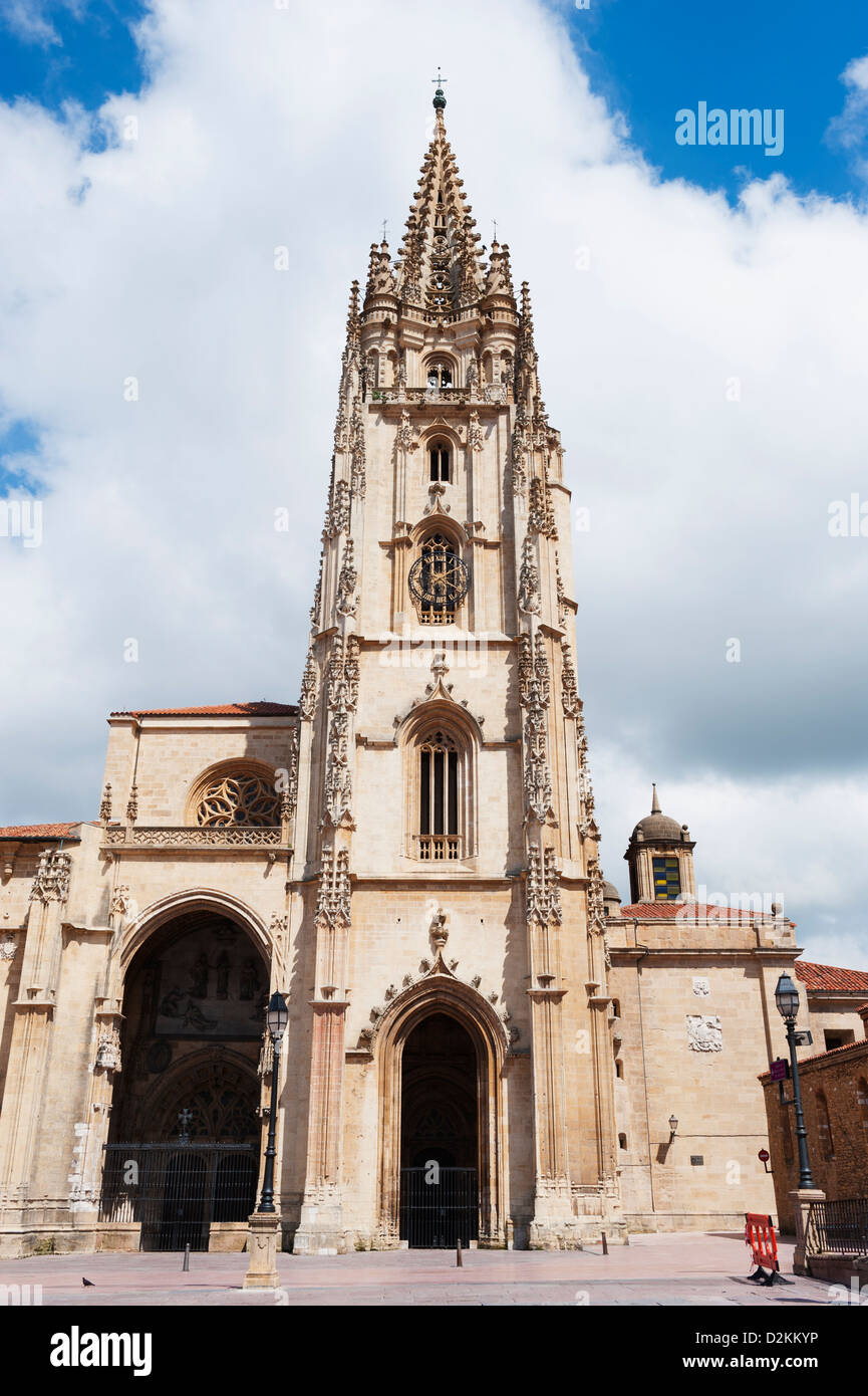 La Cathédrale de San Salvador, sur la Plaza de Alfonso el Casto, Oviedo, Asturias, Espagne Banque D'Images