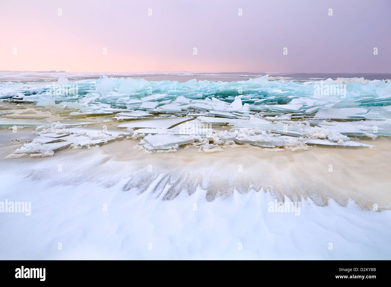 De gros morceaux de glace cassée sur la mer du Nord, Pays-Bas Banque D'Images