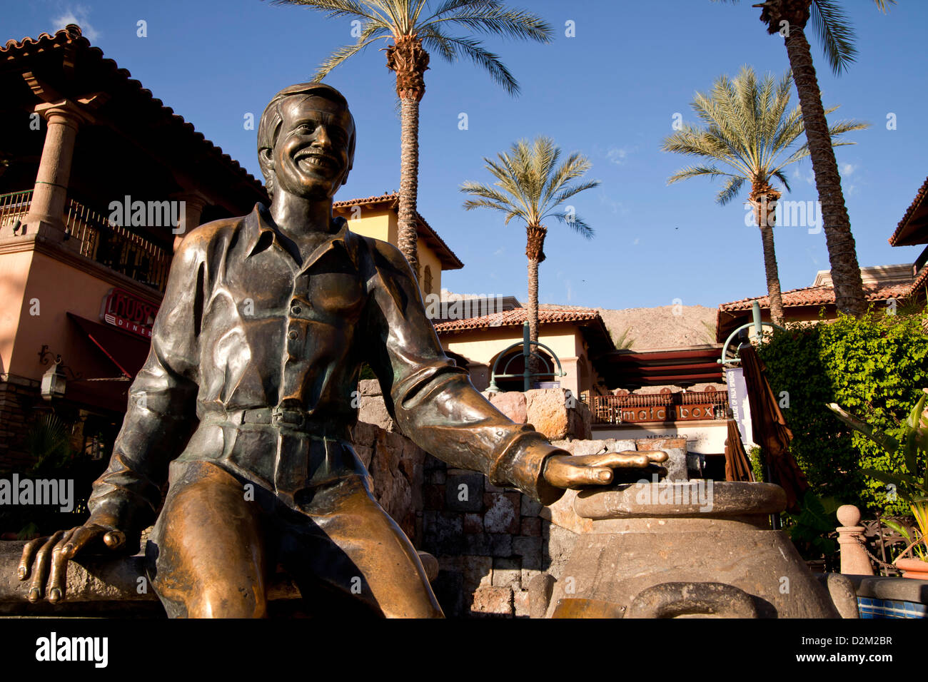 Statue de bronze de Sonny Bono musicien au centre de Palm Springs sur Palm Canyon Drive, Palm Springs, Californie, Banque D'Images